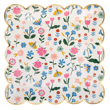 Load image into Gallery viewer, Floral Pattern 9" Plate