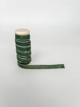 Load image into Gallery viewer, Velvet Ribbon - 3/8": Purple
