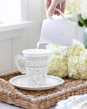 Load image into Gallery viewer, Pembroke Floral 7" Paper Dessert Plate
