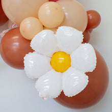 Load image into Gallery viewer, Small Daisy Flower Foil Balloon (18 Inches)
