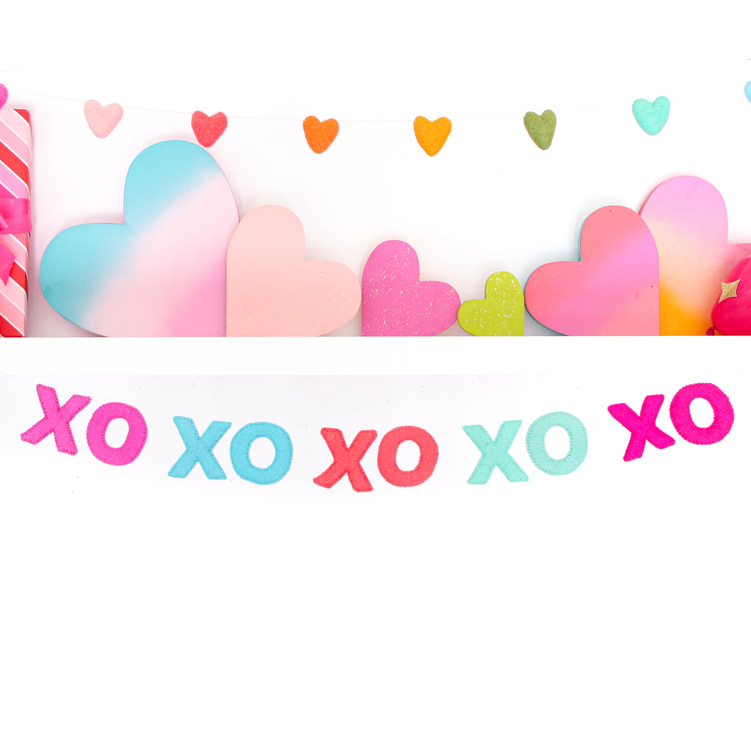 Felt XOXO Banner